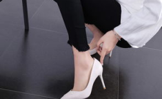 老师就用高跟鞋鞋尖踢,女性自我防卫的艺术